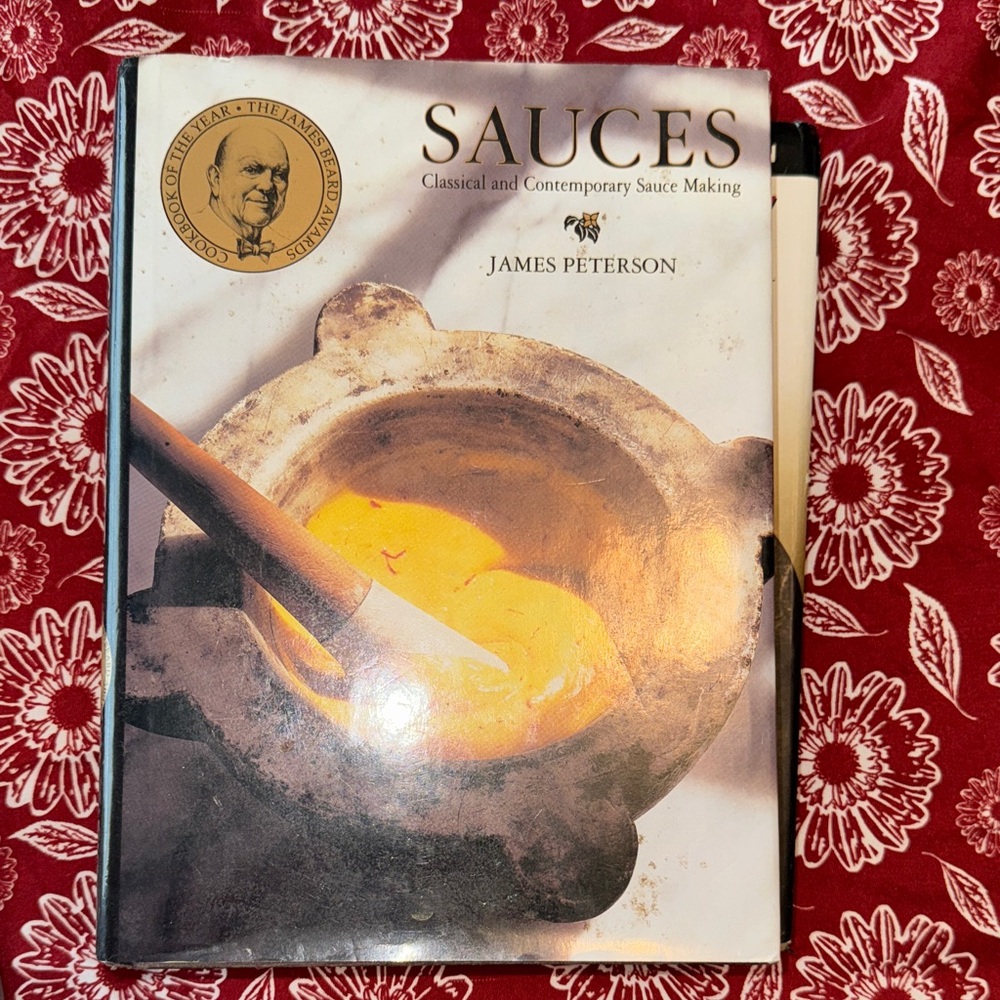 Sauces Cookbook - Black and Cream Edition